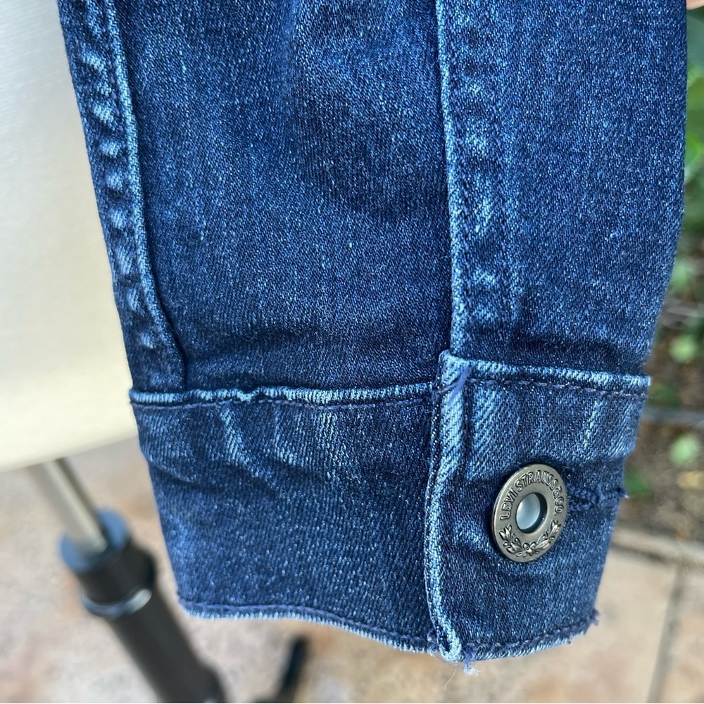 LEVI STRAUSS ~ Dark Wash Stretch Denim Jacket ~ Classic Levi’s Details ~ Small - Picture 7 of 12